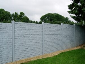 Aucune propriété - maison et jardin - n’est complète sans clôture convenable. Les clôtures en béton ont la cote depuis des années. L’entreprise Maes Betonfabriek vous aide à choisir.