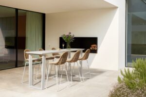 Le meilleur de l’été sur votre terrasse : les tables et chaises hautes d’Exterioo