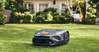 Désormais, vous pouvez faire ce que vous voulez, pendant que l'iMOW® s'occupe de votre pelouse. Que vous utilisiez le panneau de commande sur la tondeuse robot, l'application MY iMOW® ou un appareil domotique, vous maîtriserez les commandes intuitives en un rien de temps. Cela fait de la tondeuse robot l'assistant idéal et bientôt indispensable dans votre jardin.